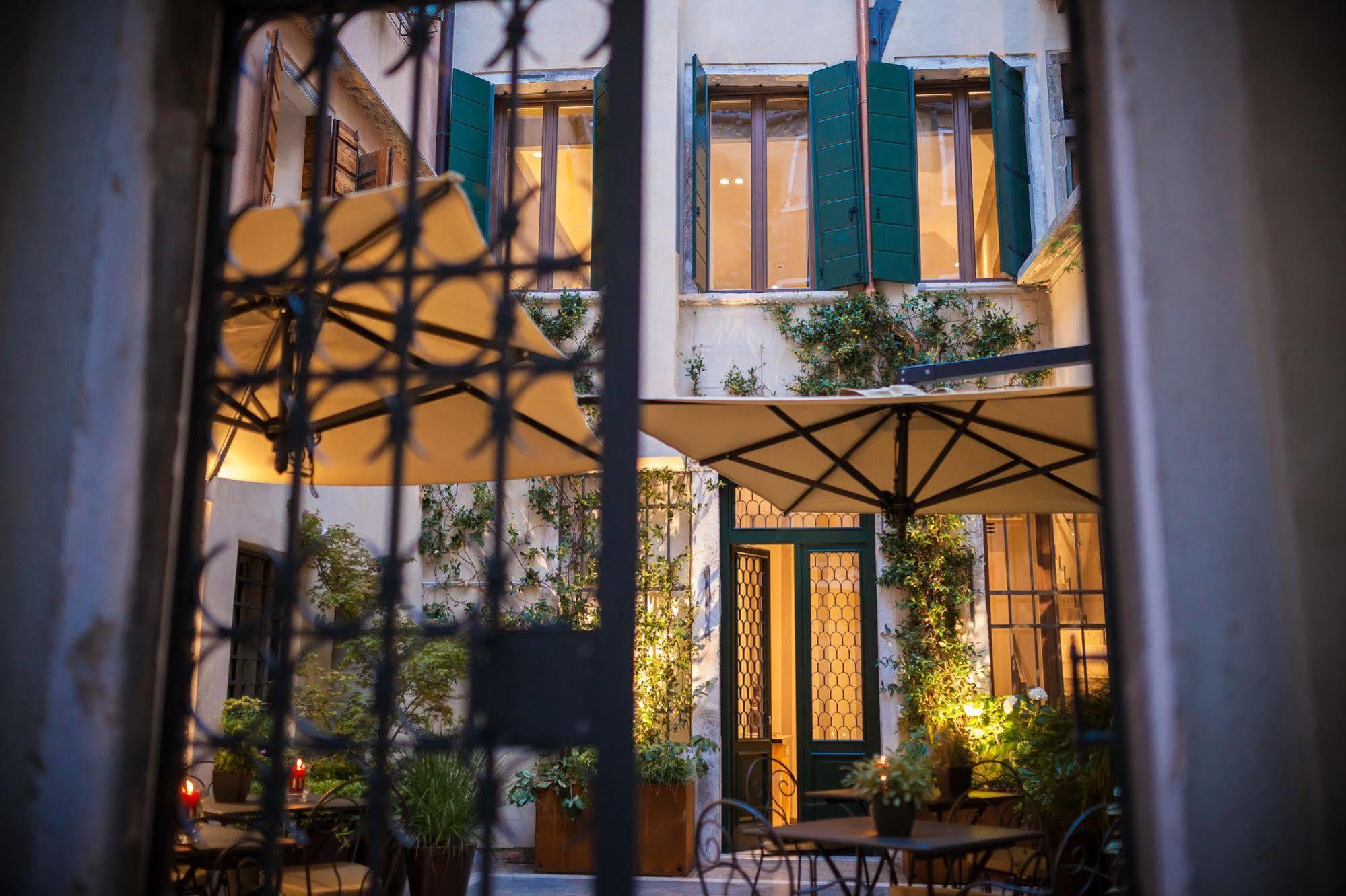 Liassidi Wellness Suites Venecia Exterior foto